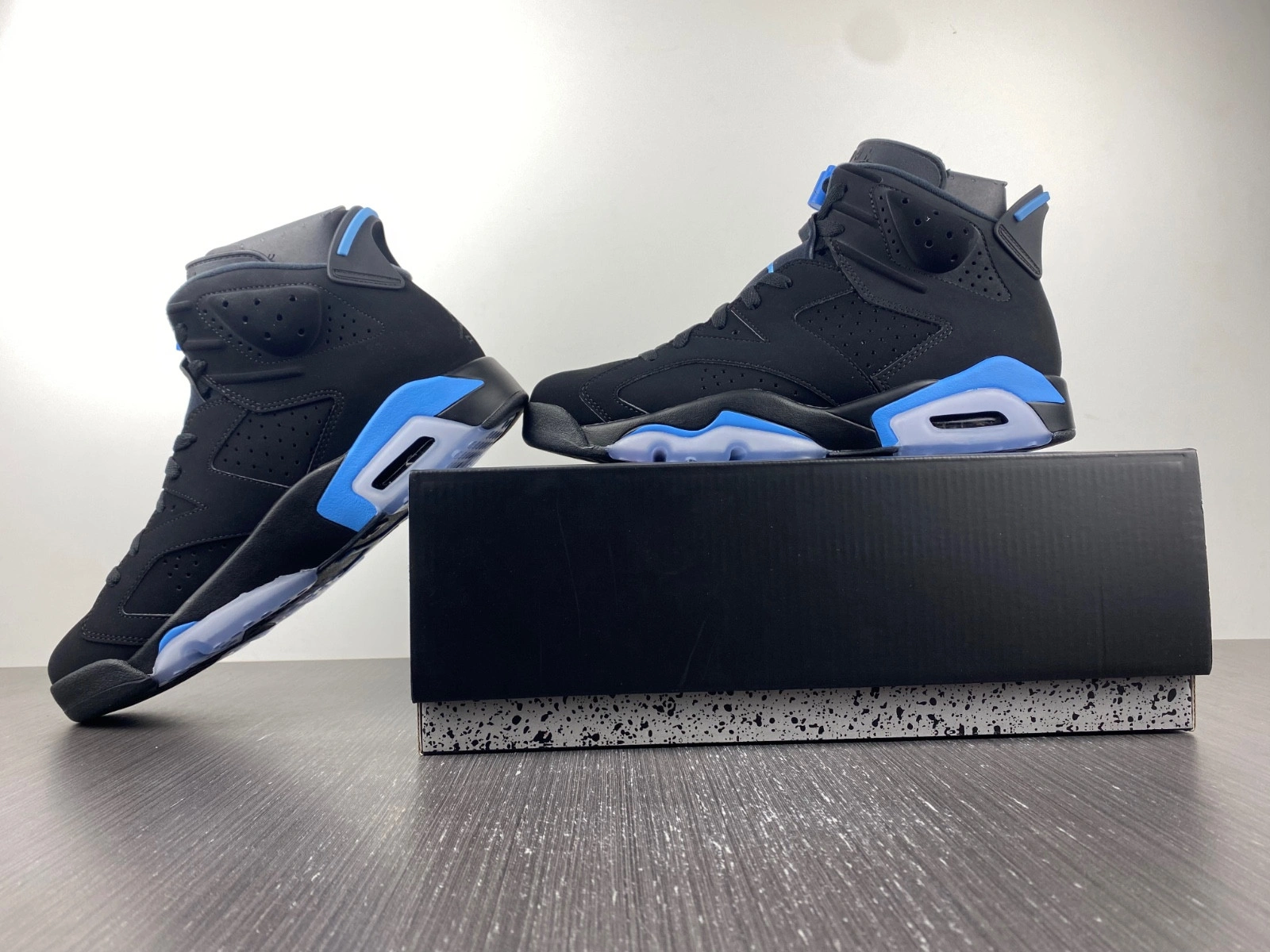 Air Jordan 6 “University Blue”  384664-006