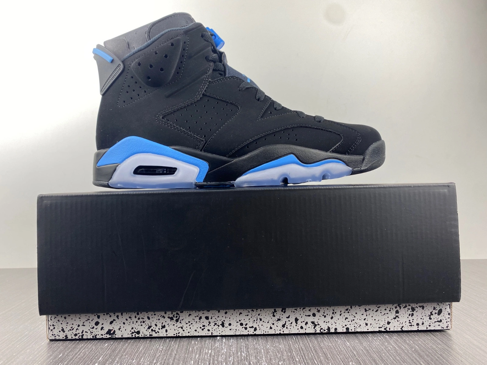 Air Jordan 6 “University Blue”  384664-006