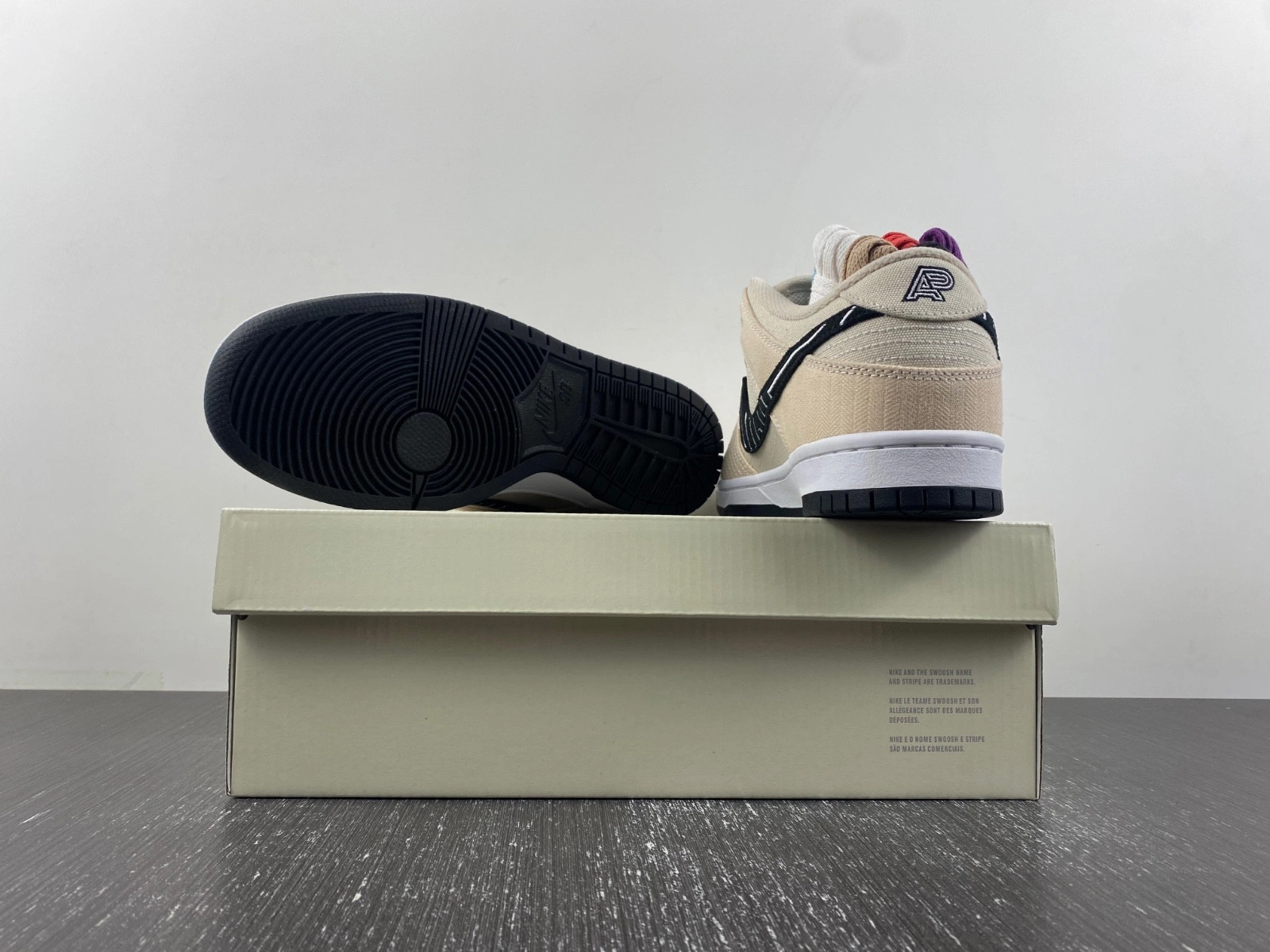 Albino & Preto x Nike Dunk SB Low  FD2627-200