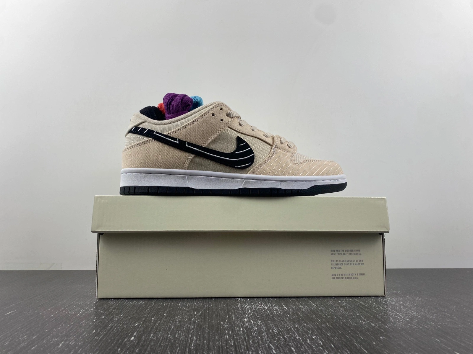 Albino & Preto x Nike Dunk SB Low  FD2627-200