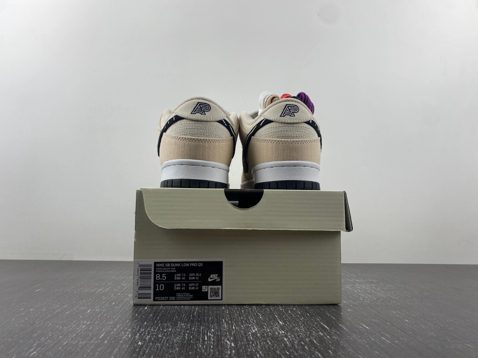 Albino & Preto x Nike Dunk SB Low  FD2627-200