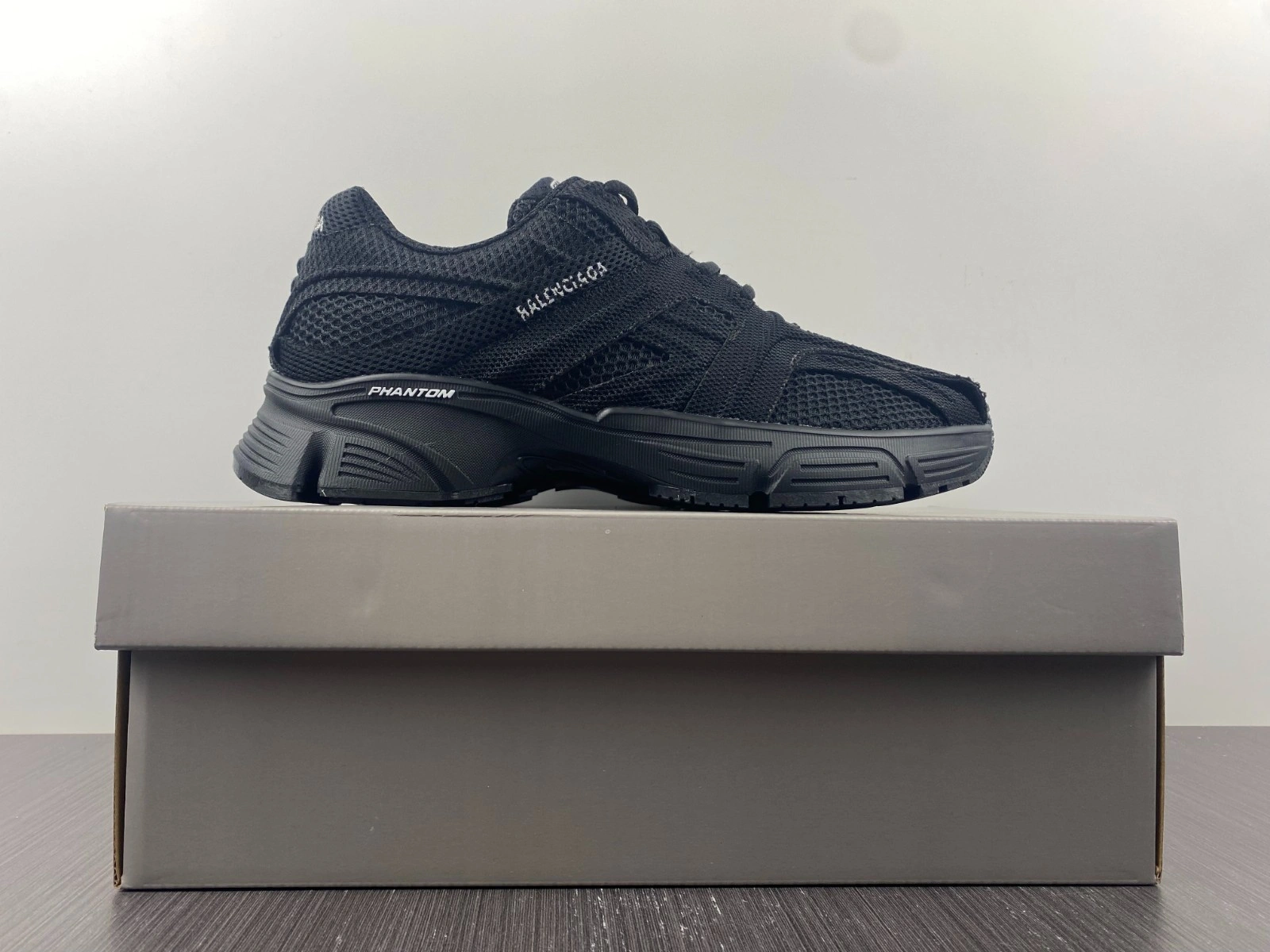 BALENCIAGA  MEN'S PHANTOM SNEAKER IN BLACK  678869W2E921000