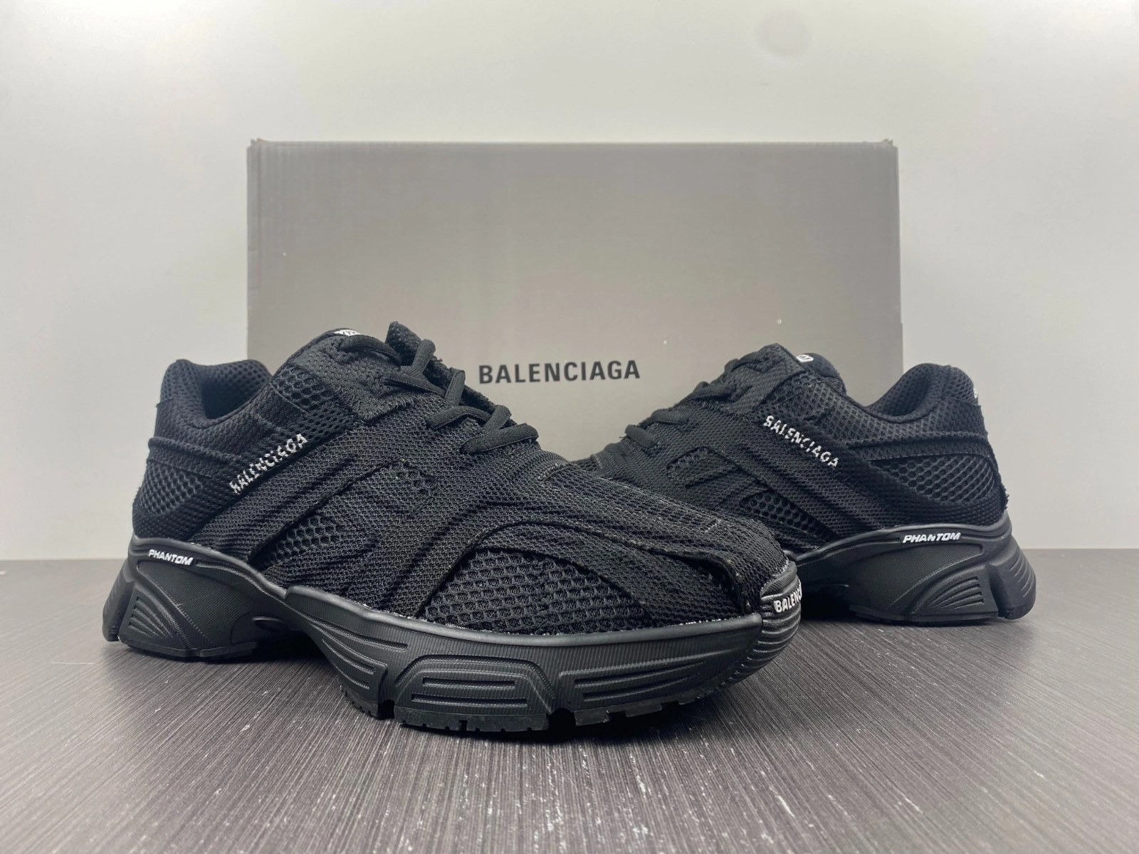 BALENCIAGA  MEN'S PHANTOM SNEAKER IN BLACK  678869W2E921000
