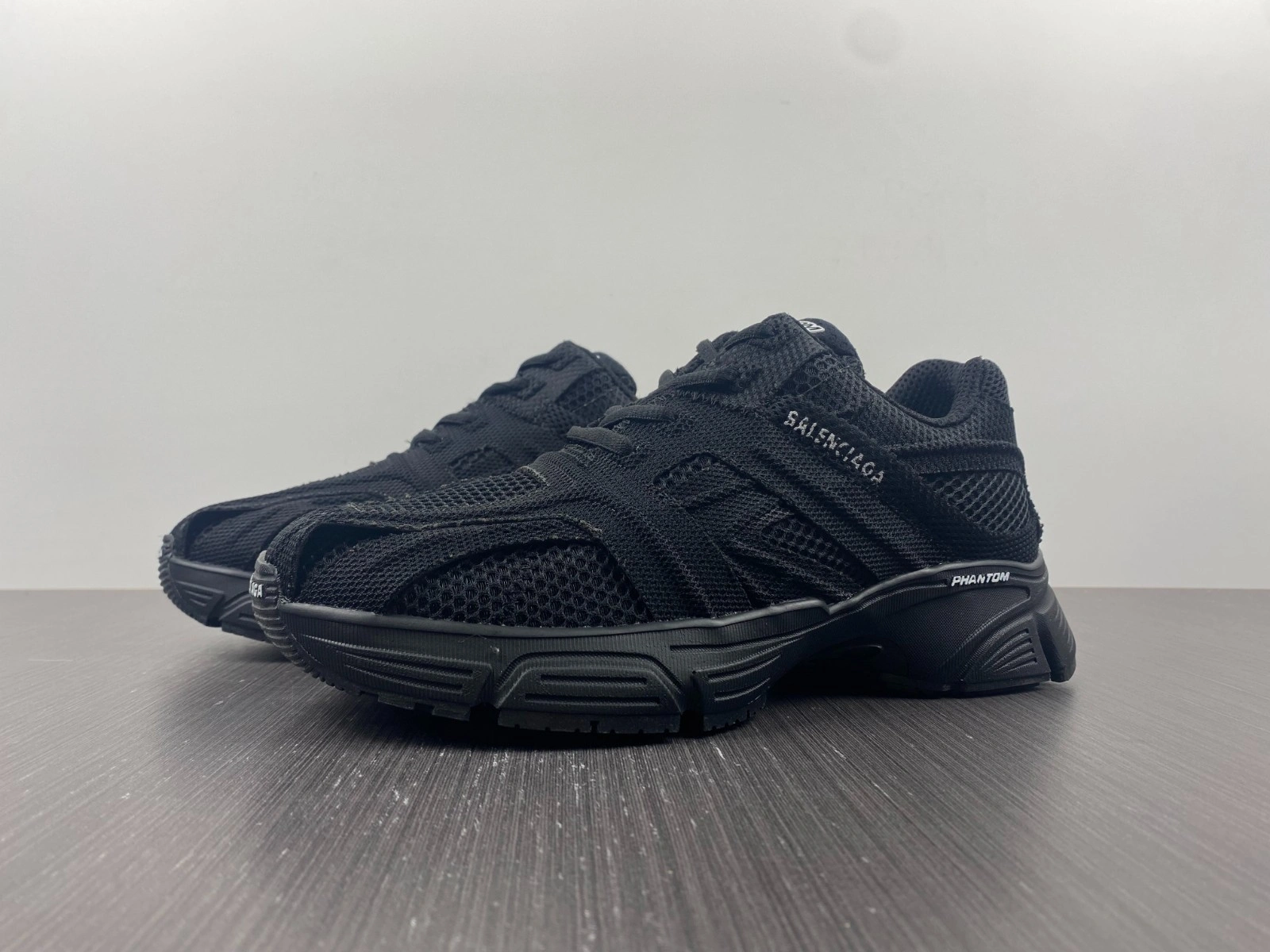 BALENCIAGA  MEN'S PHANTOM SNEAKER IN BLACK  678869W2E921000
