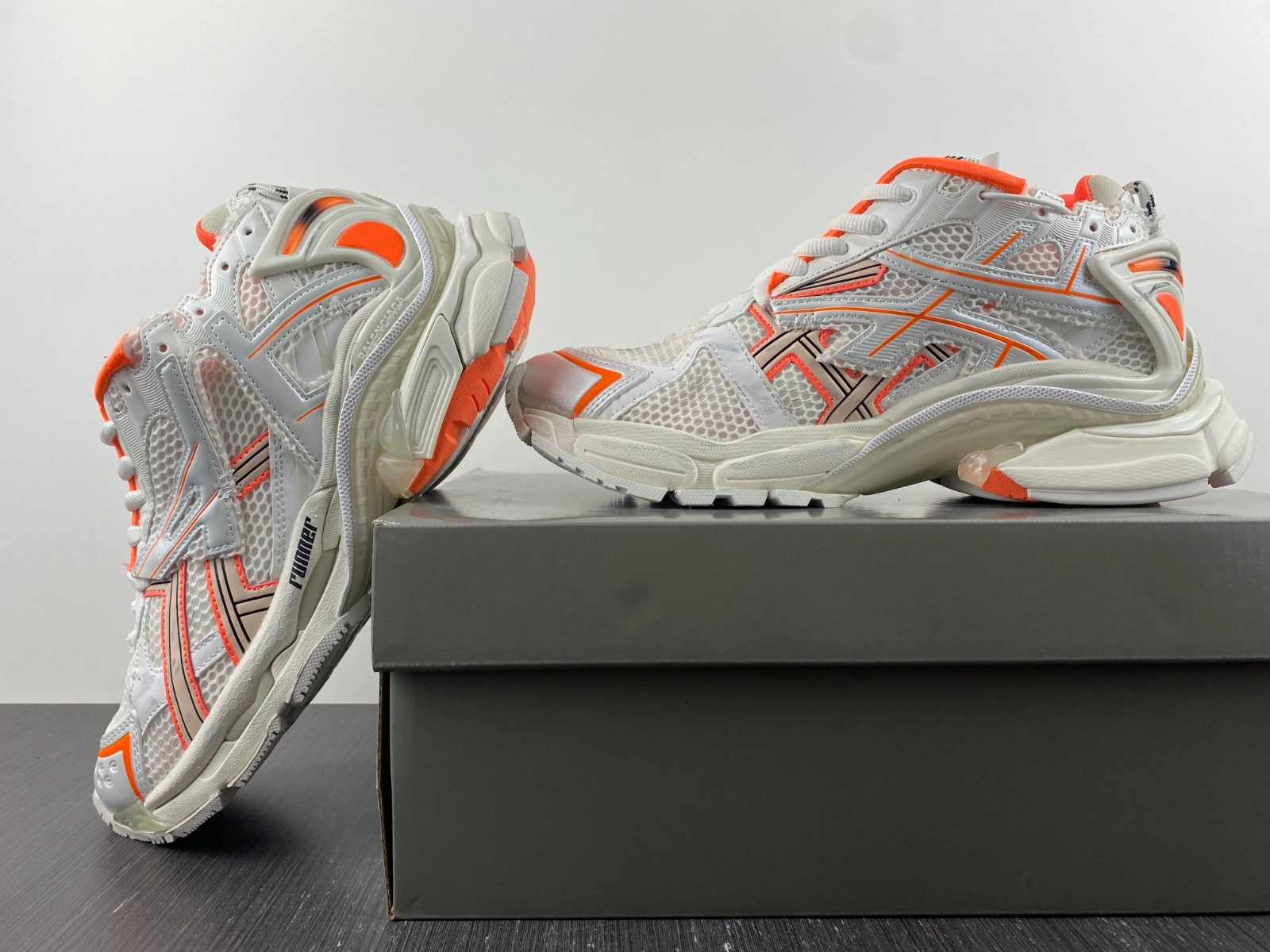BALENCIAGA  RUNNER SNEAKER 677403W3RBM9770