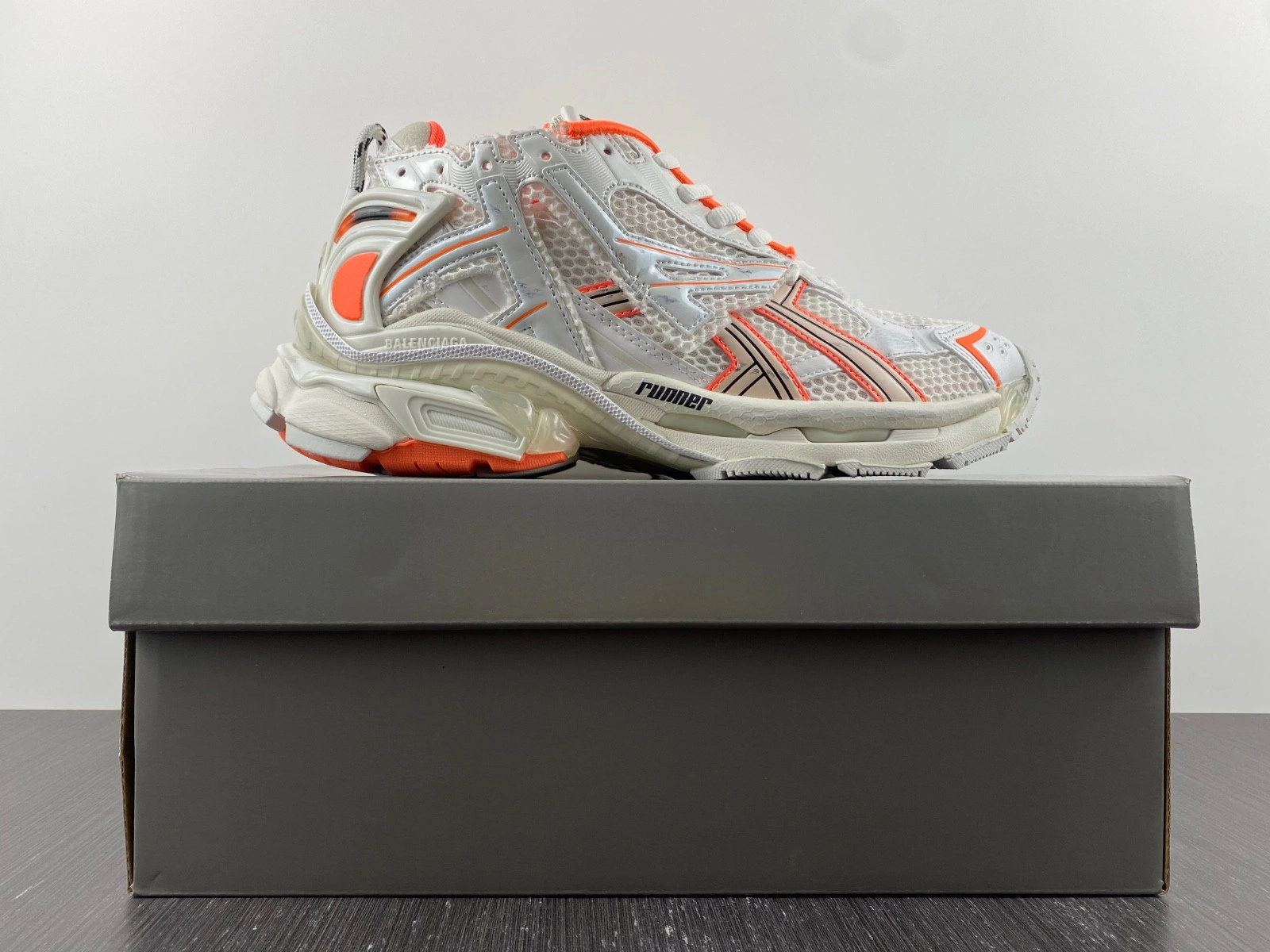 BALENCIAGA  RUNNER SNEAKER 677403W3RBM9770