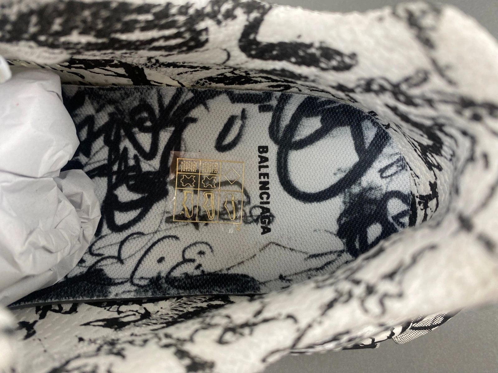 BALENCIAGA 3xl Extreme Graffiti Sneaker in White black