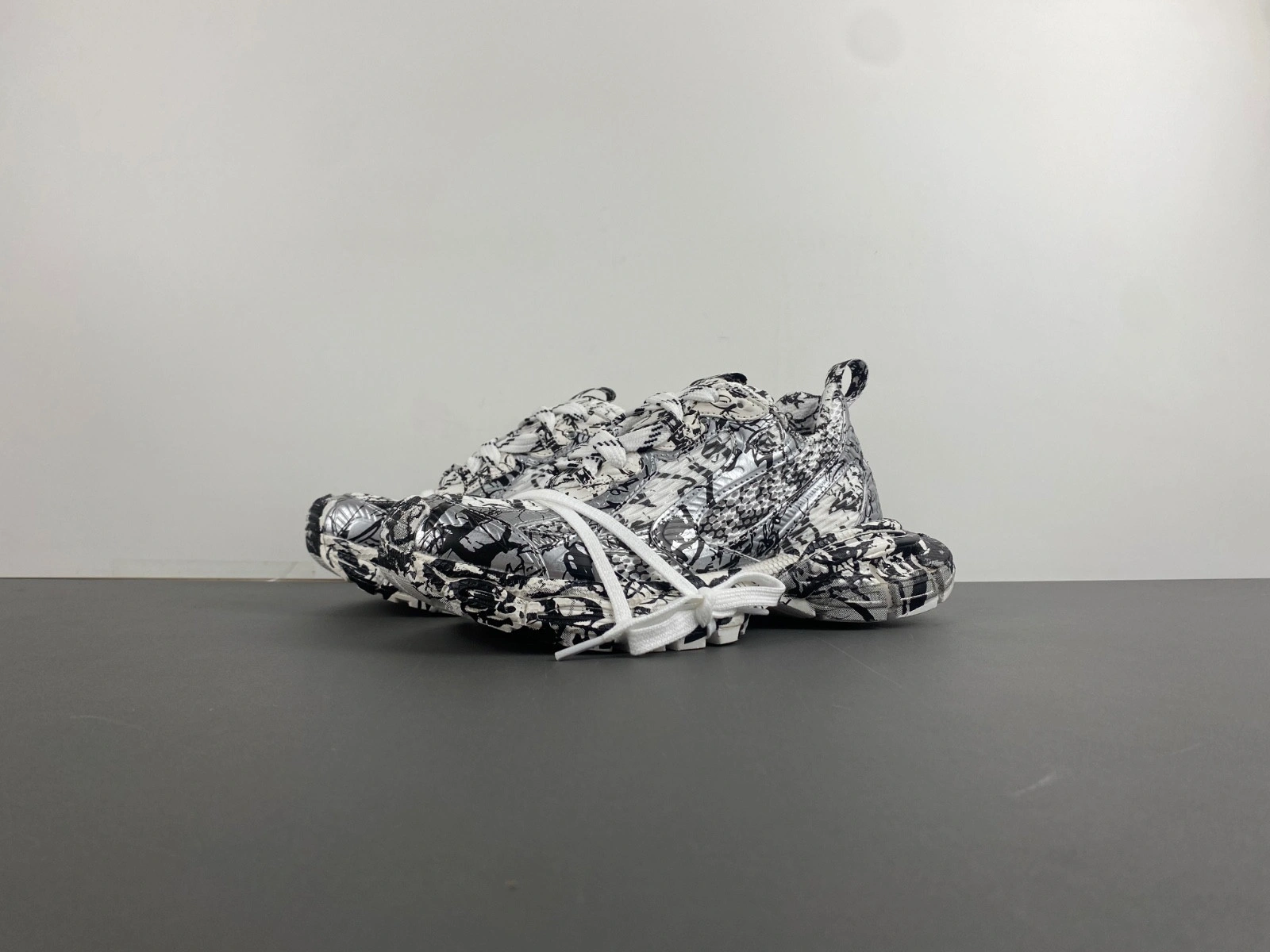 BALENCIAGA 3xl Extreme Graffiti Sneaker in White black