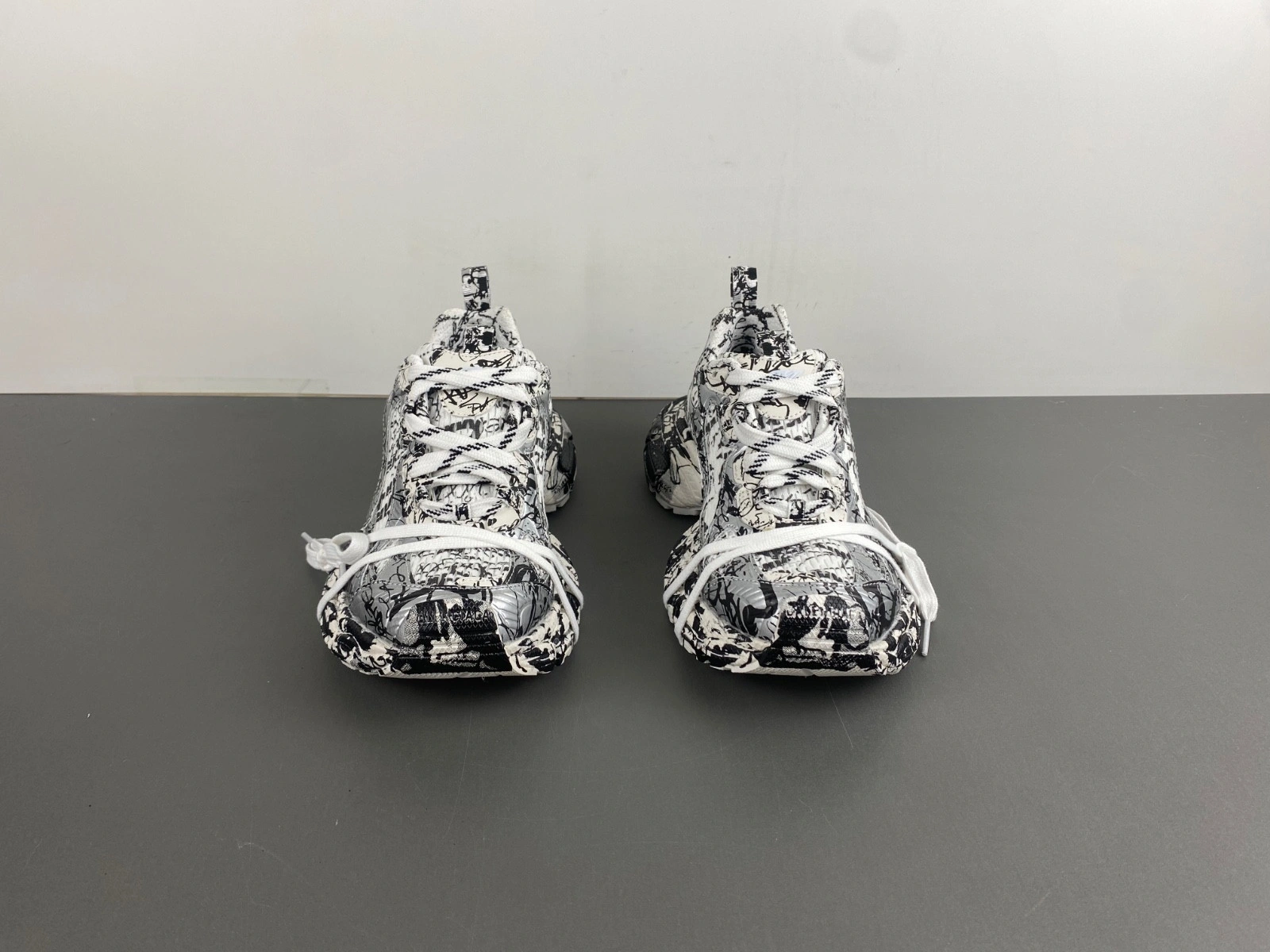 BALENCIAGA 3xl Extreme Graffiti Sneaker in White black