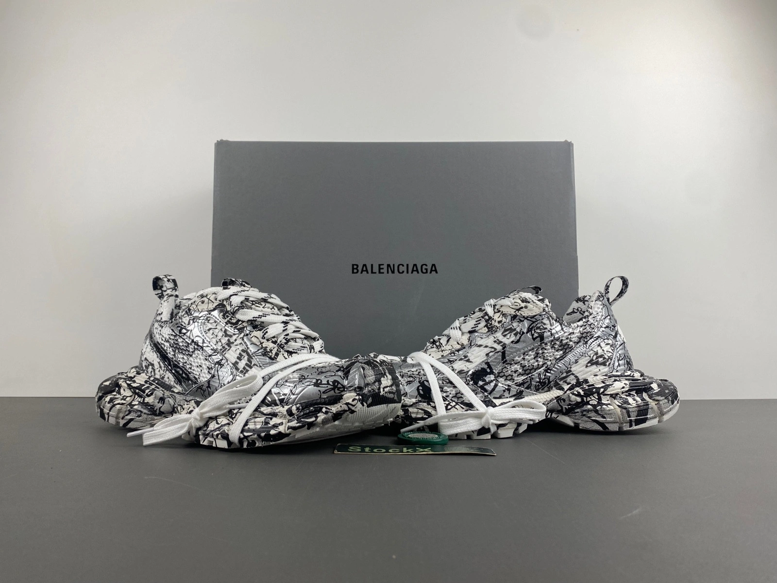 BALENCIAGA 3xl Extreme Graffiti Sneaker in White black