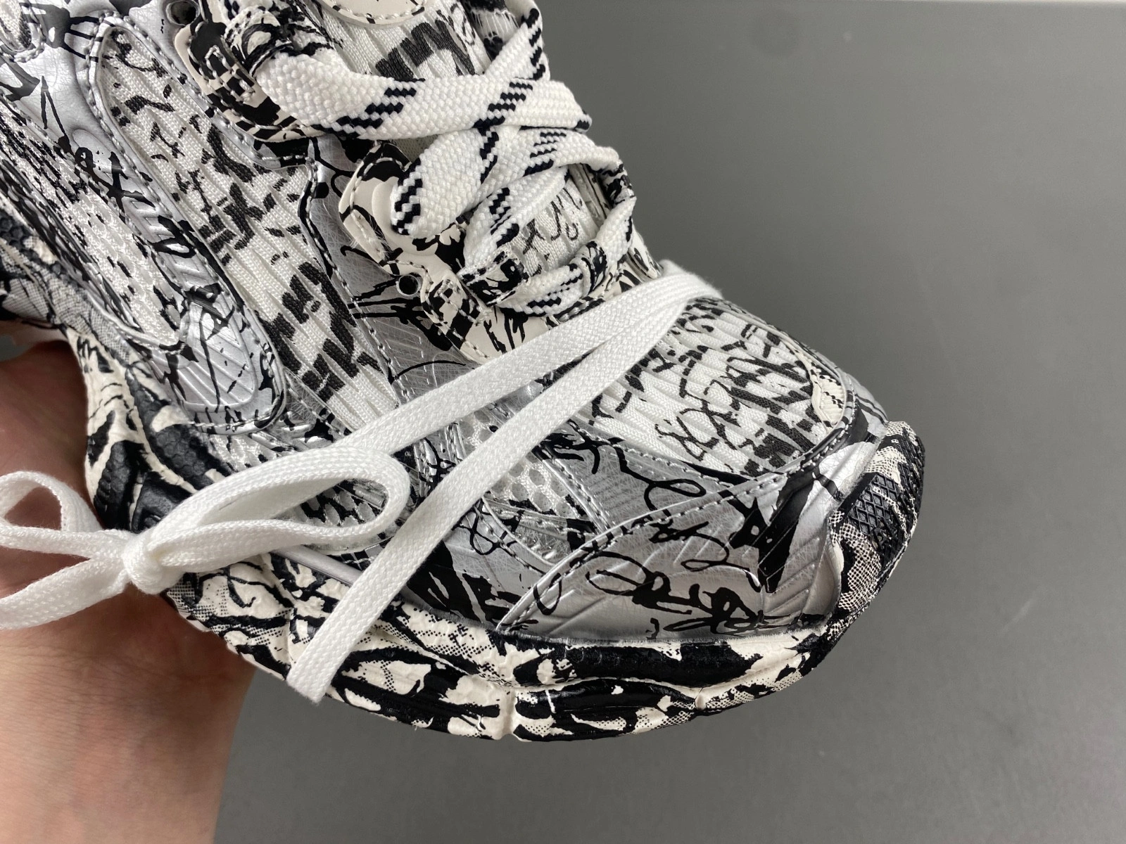 BALENCIAGA 3xl Extreme Graffiti Sneaker in White black