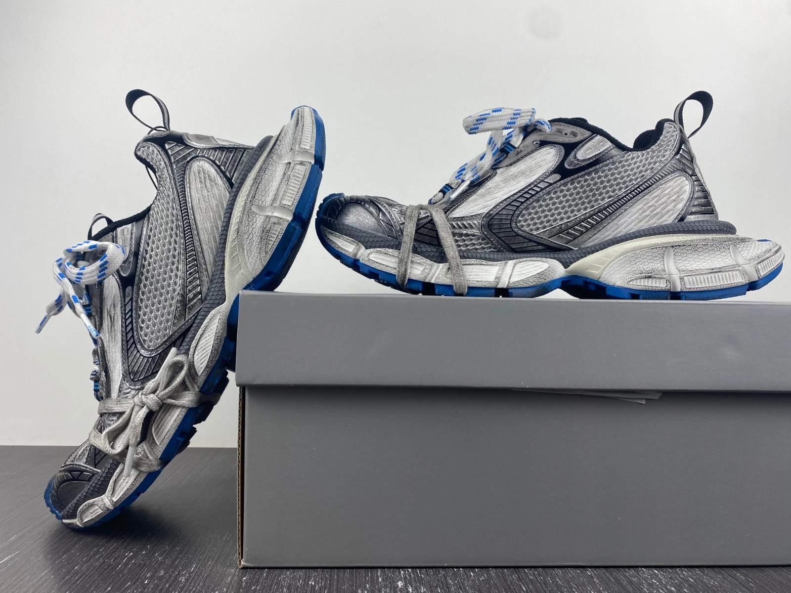 BALENCIAGA MEN'S 3XL SNEAKER DIRTY