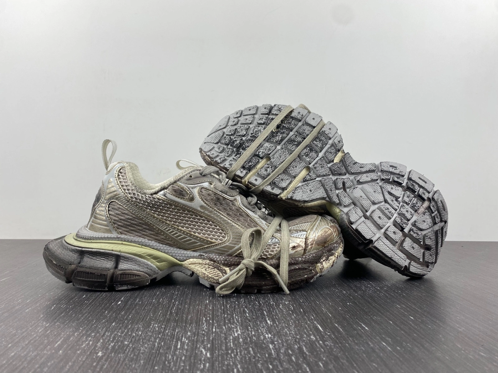 BALENCIAGA MEN'S 3XL SNEAKER DIRTY