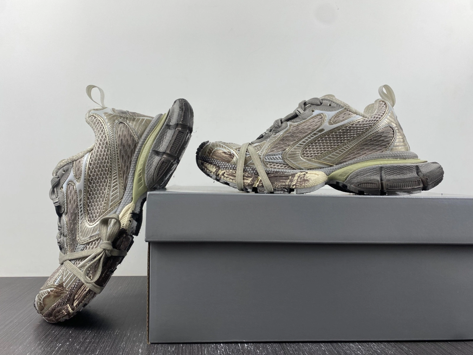 BALENCIAGA MEN'S 3XL SNEAKER DIRTY