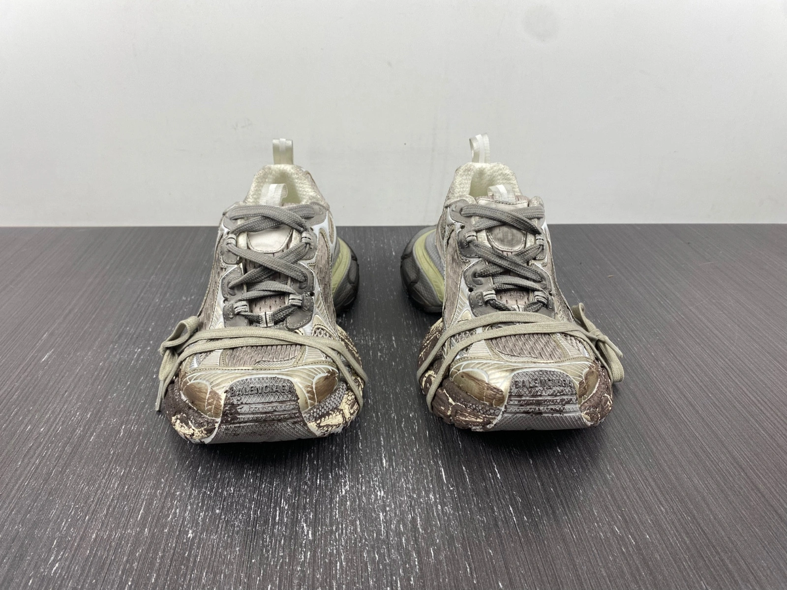 BALENCIAGA MEN'S 3XL SNEAKER DIRTY