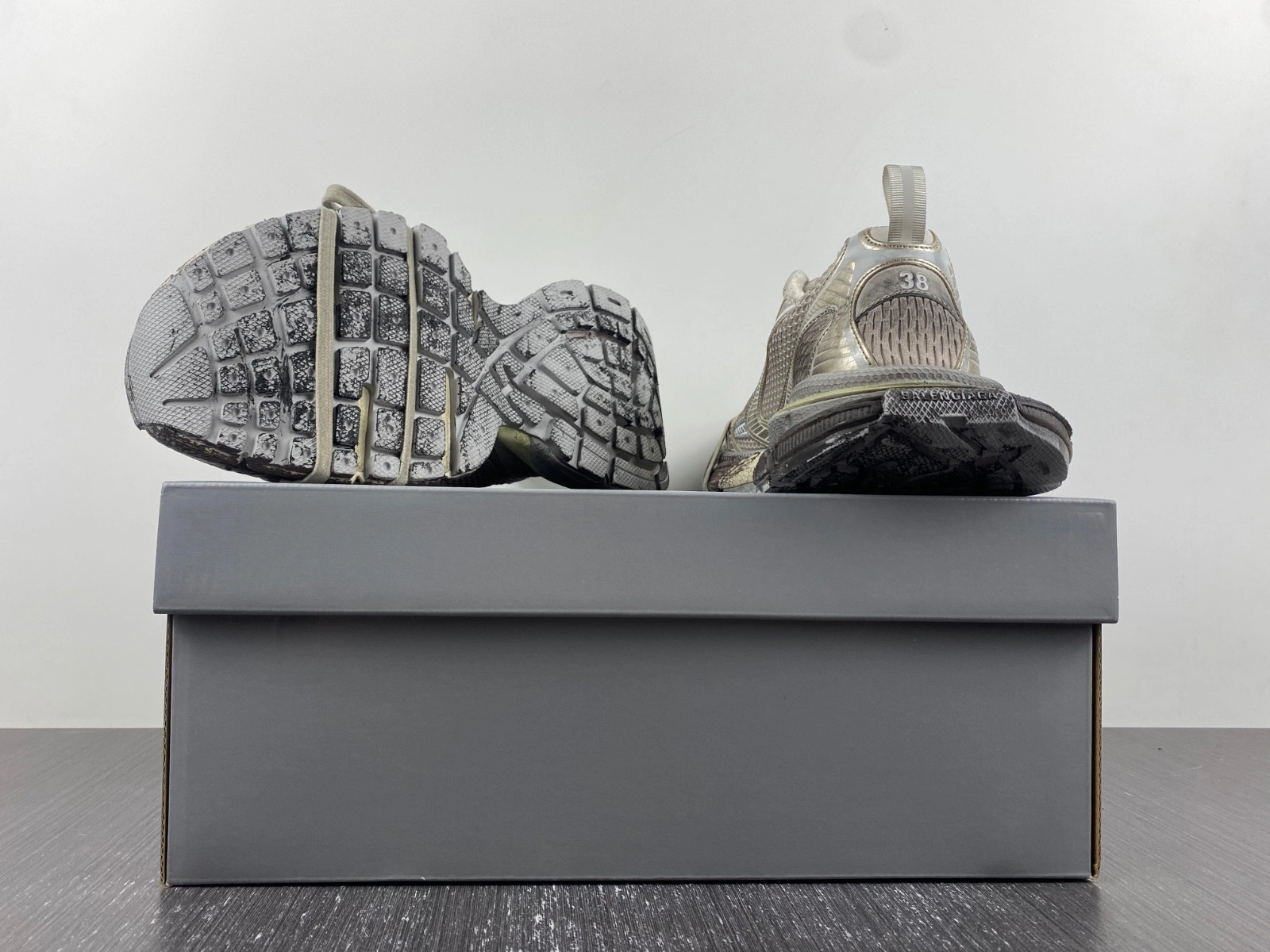 BALENCIAGA MEN'S 3XL SNEAKER DIRTY