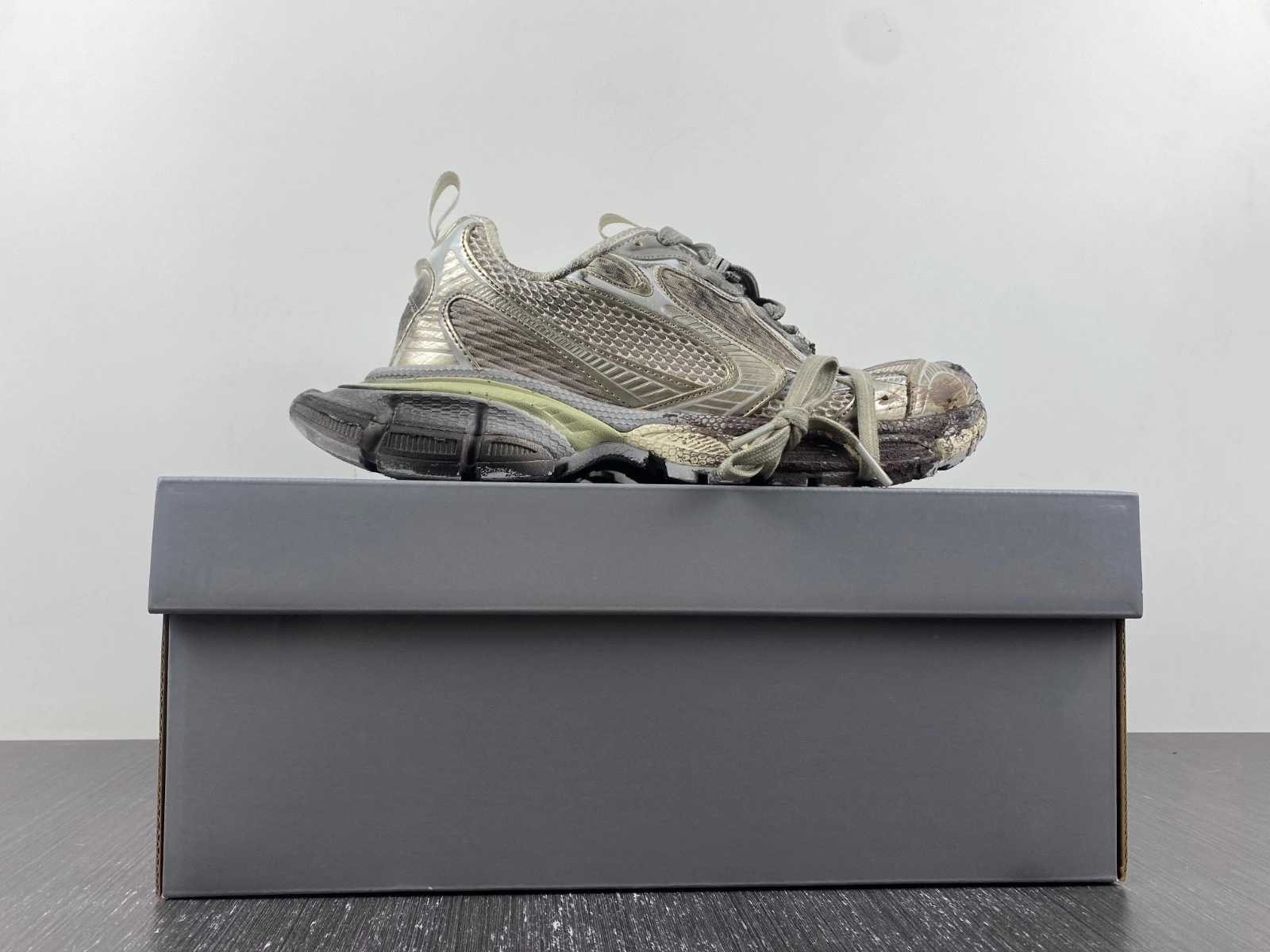 BALENCIAGA MEN'S 3XL SNEAKER DIRTY