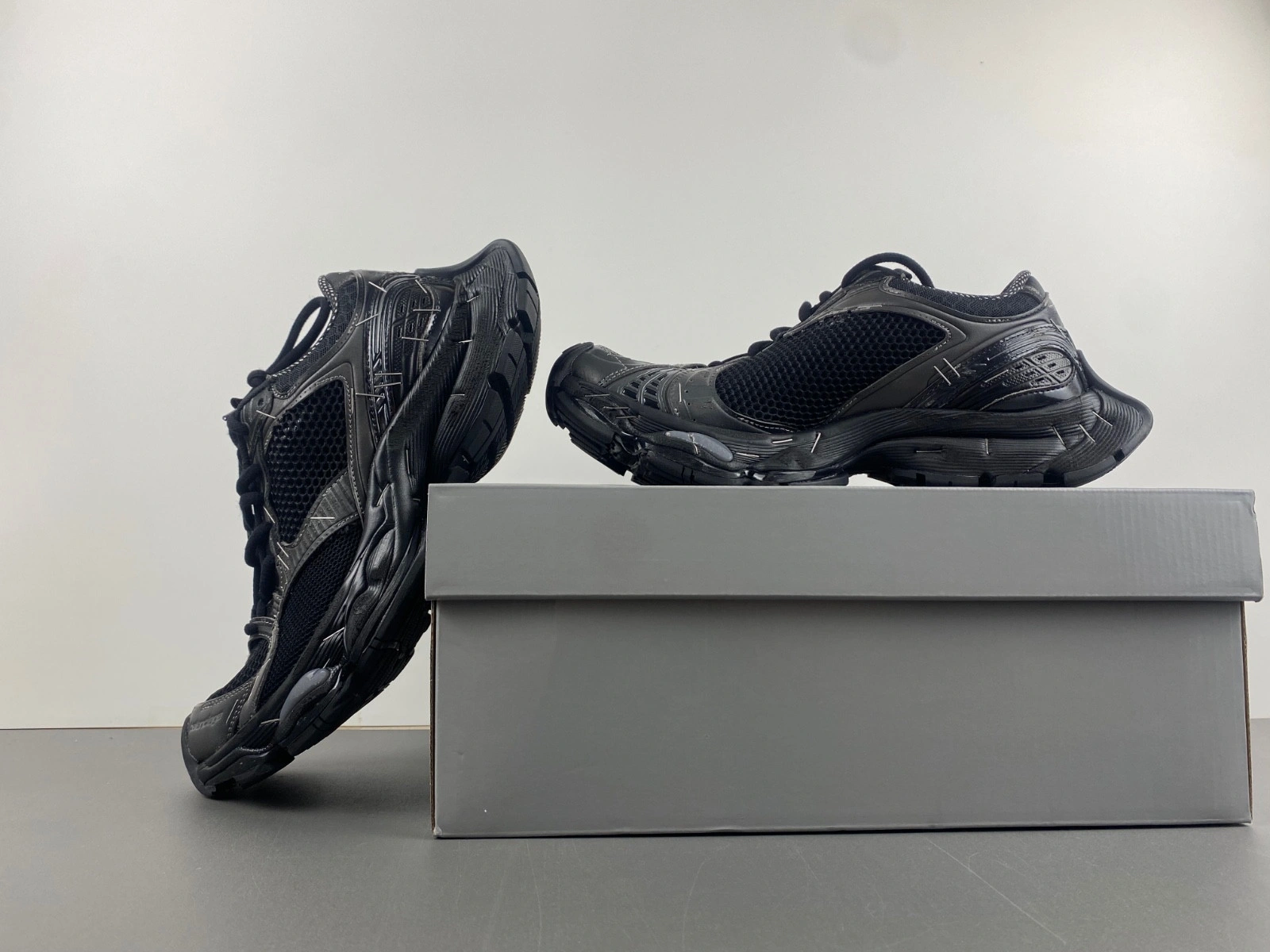 BALENCIAGA MEN'S 3XL SNEAKER