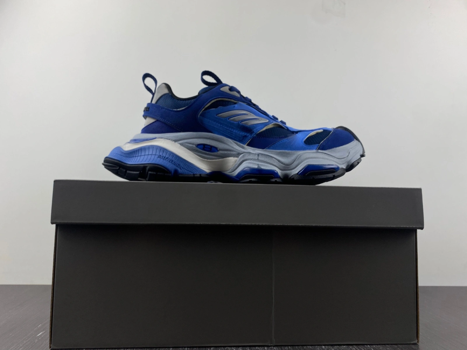 BALENCIAGA MEN'S CARGO SNEAKER