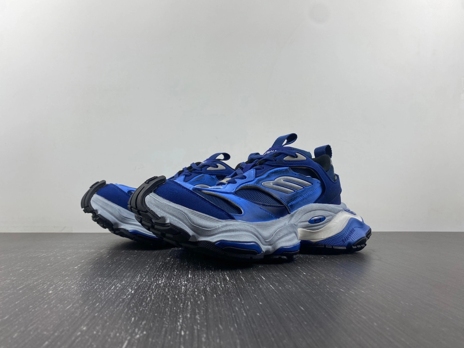 BALENCIAGA MEN'S CARGO SNEAKER