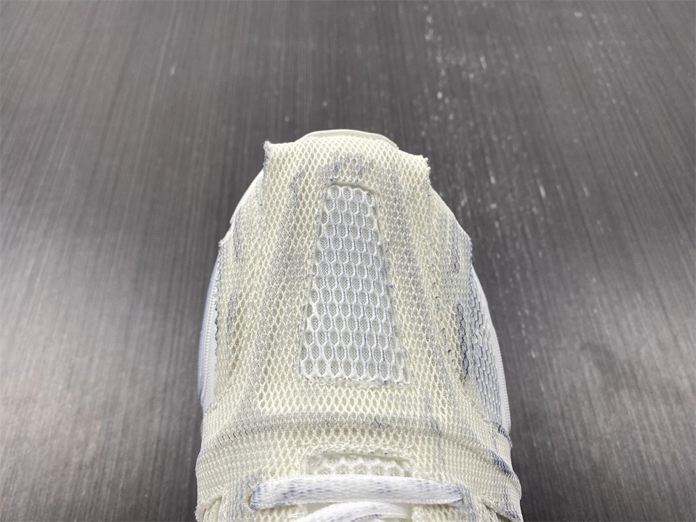 BALENCIAGA MEN'S PHANTOM SNEAKER IN WHITE  678869W2E909000