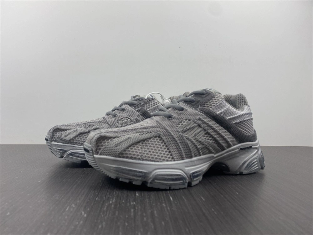 BALENCIAGA MEN'S PHANTOM SNEAKER WASHED IN GREY  678869W2E911715