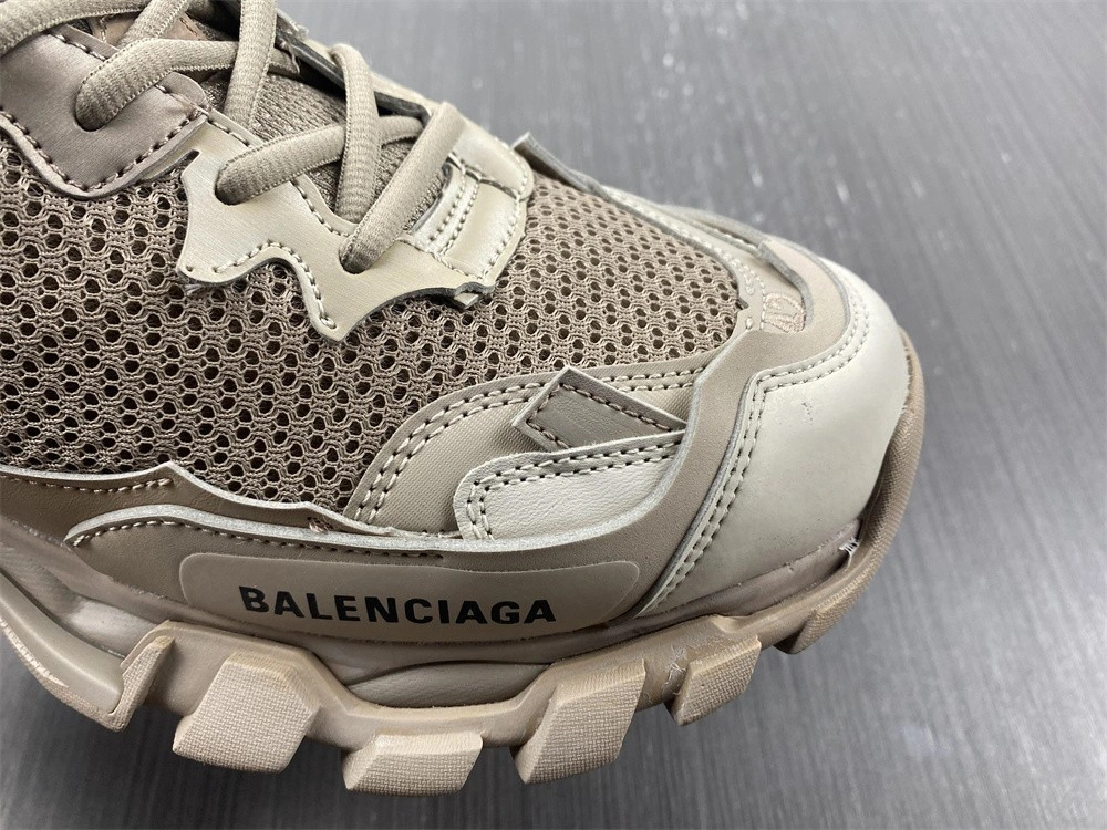 BALENCIAGA MEN'S TRACK.3 SNEAKER IN BEIGE   700875W3RF39897
