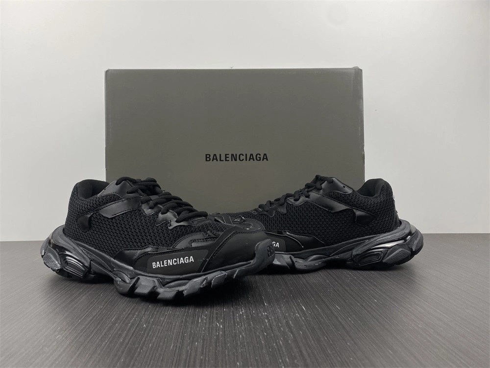 BALENCIAGA MEN'S TRACK.3 SNEAKER IN BLACK  700875W3RF11090