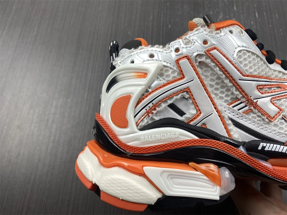 BALENCIAGA RUNNER SNEAKER 677403W3RB79051