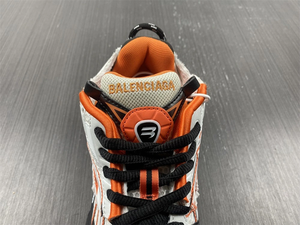 BALENCIAGA RUNNER SNEAKER 677403W3RB79051