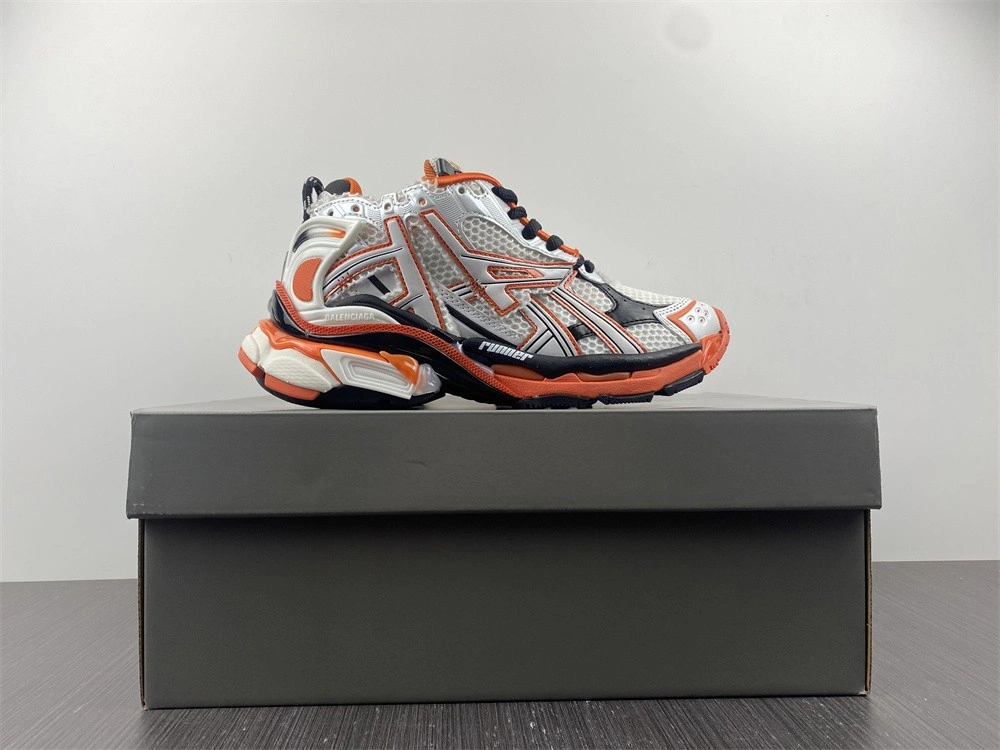 BALENCIAGA RUNNER SNEAKER 677403W3RB79051