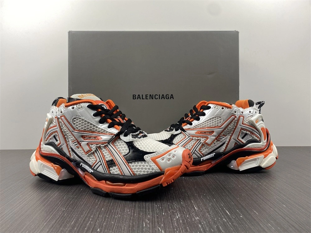 BALENCIAGA RUNNER SNEAKER 677403W3RB79051