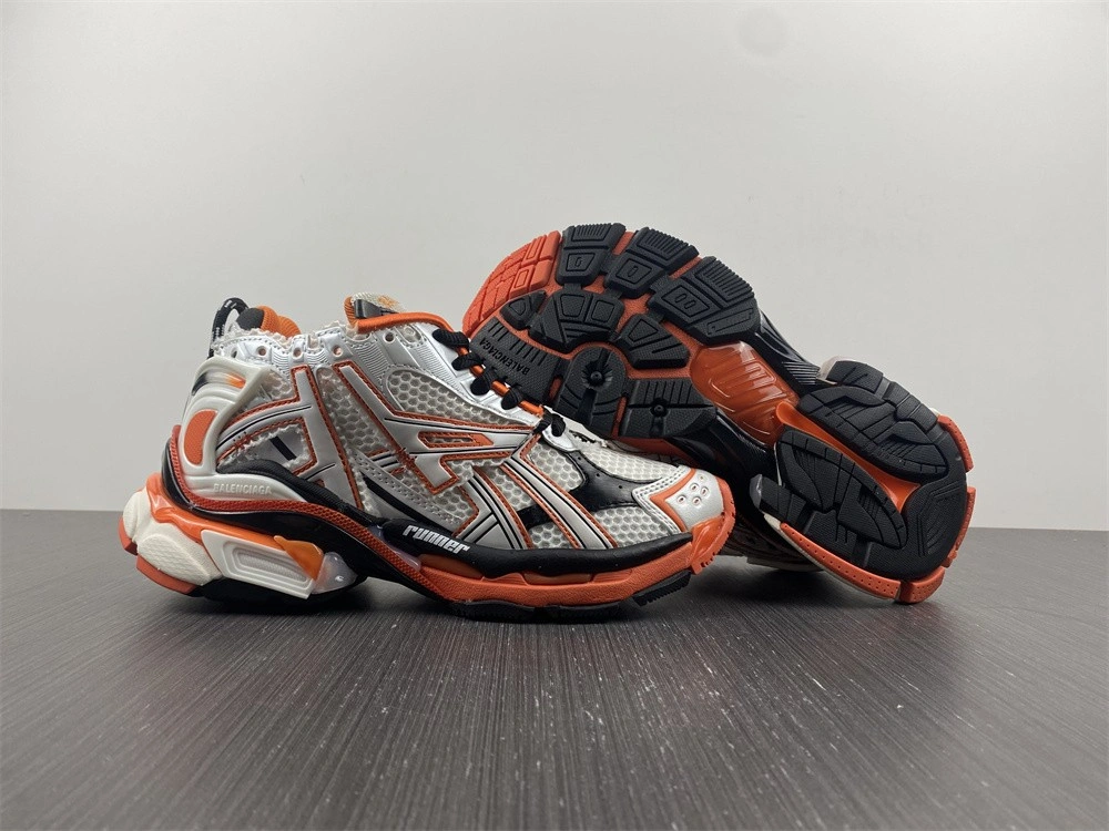 BALENCIAGA RUNNER SNEAKER 677403W3RB79051