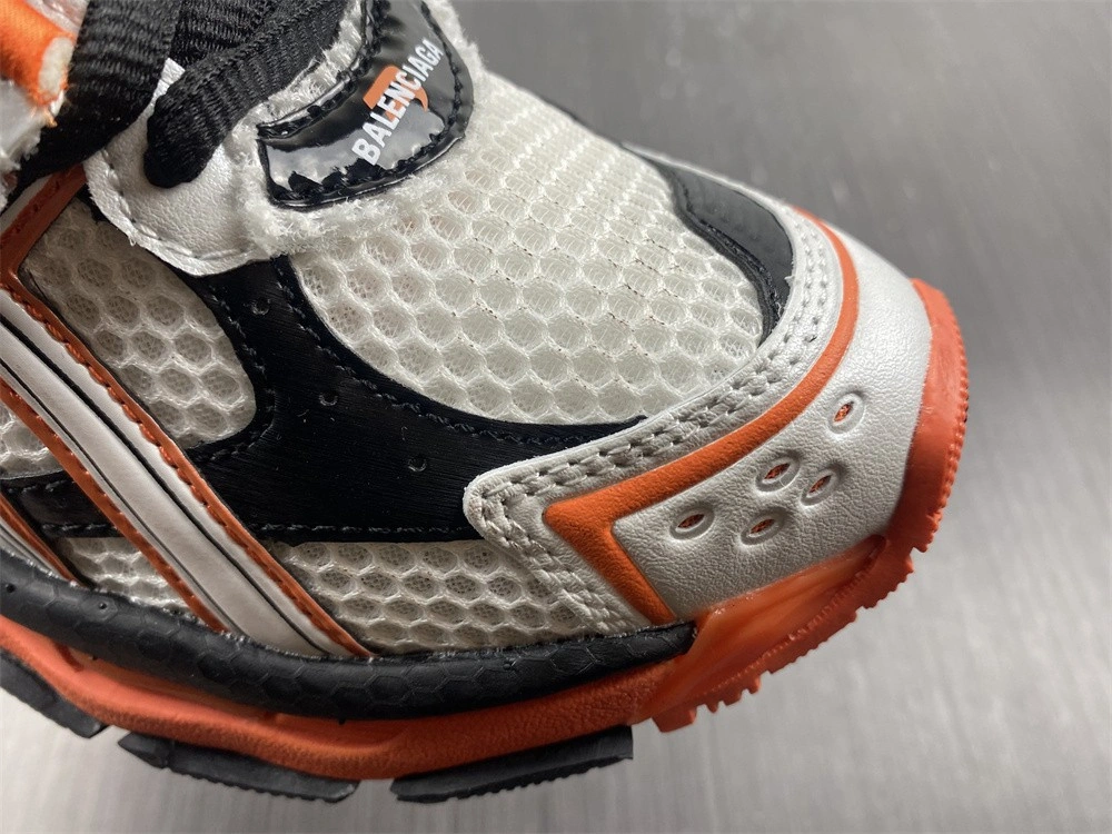 BALENCIAGA RUNNER SNEAKER 677403W3RB79051