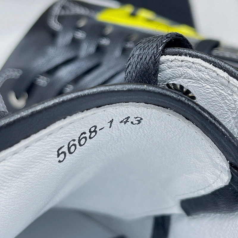 BUBERY SNEAKERS