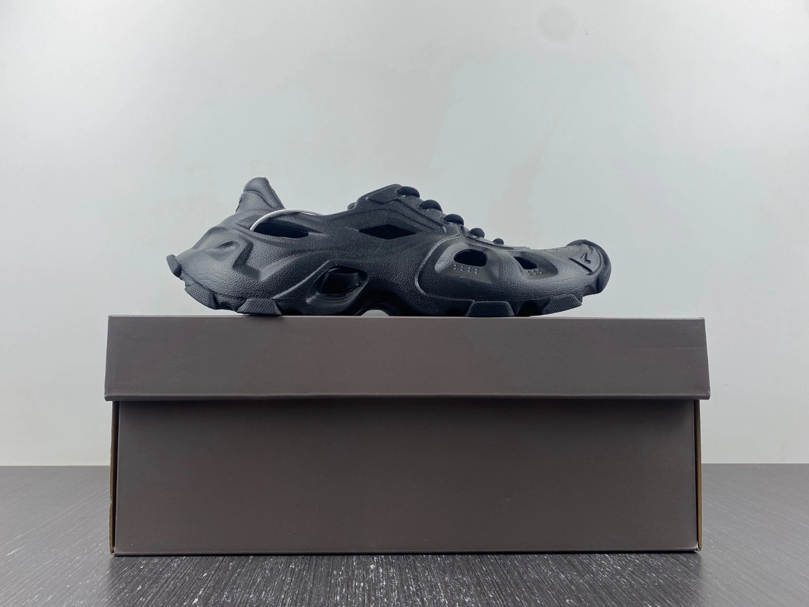 Balenciaga  MEN'S HD LACE-UP SNEAKER