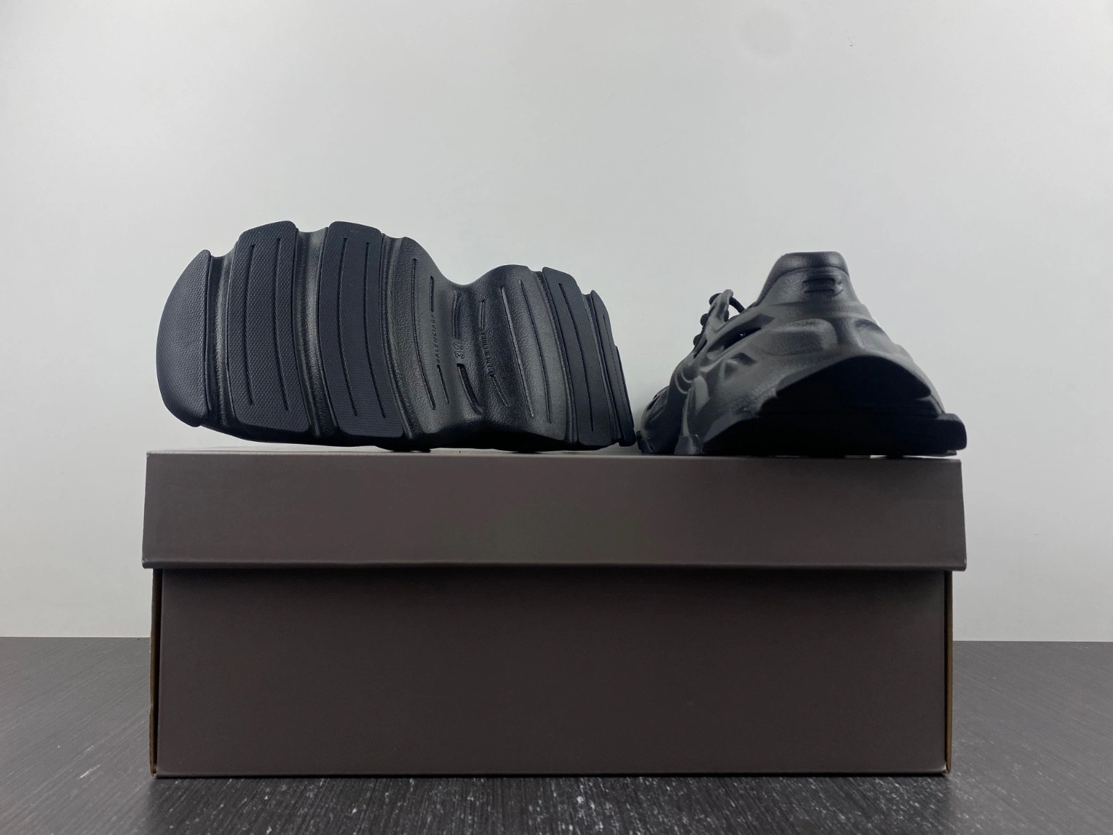Balenciaga  MEN'S HD LACE-UP SNEAKER