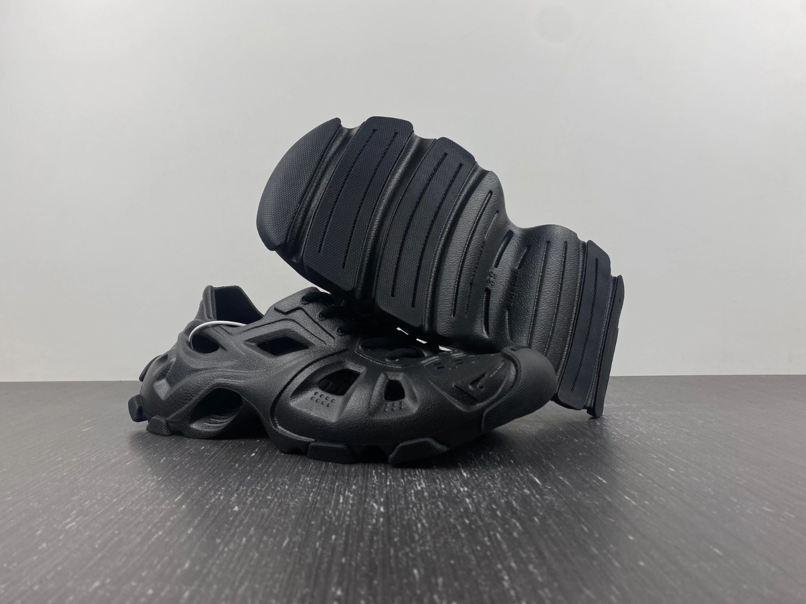 Balenciaga  MEN'S HD LACE-UP SNEAKER