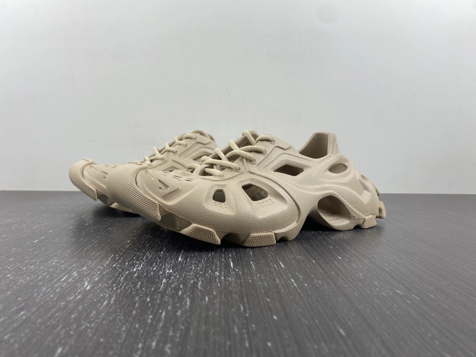 Balenciaga  MEN'S HD LACE-UP SNEAKER
