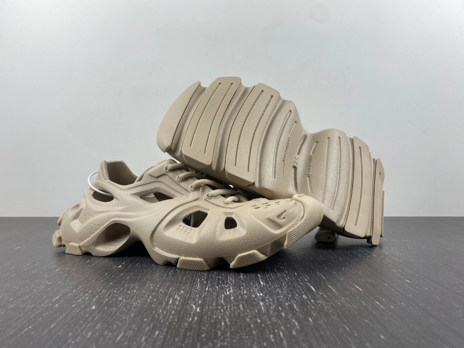 Balenciaga  MEN'S HD LACE-UP SNEAKER