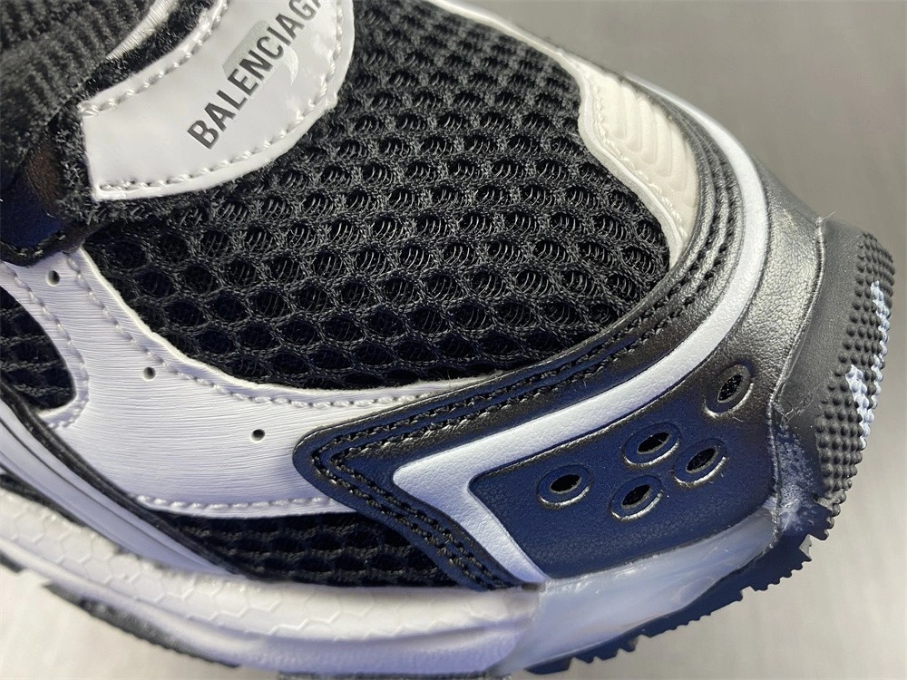 Balenciaga  RUNNER SNEAKER   677403W3RB29010