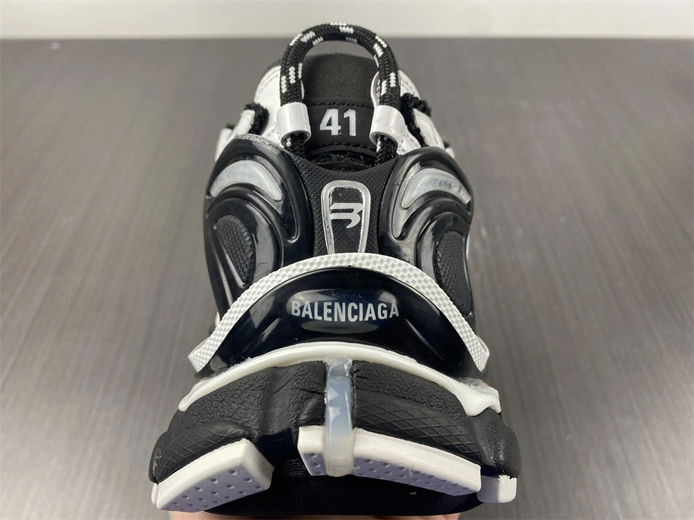 Balenciaga  RUNNER SNEAKER   677403W3RB29010