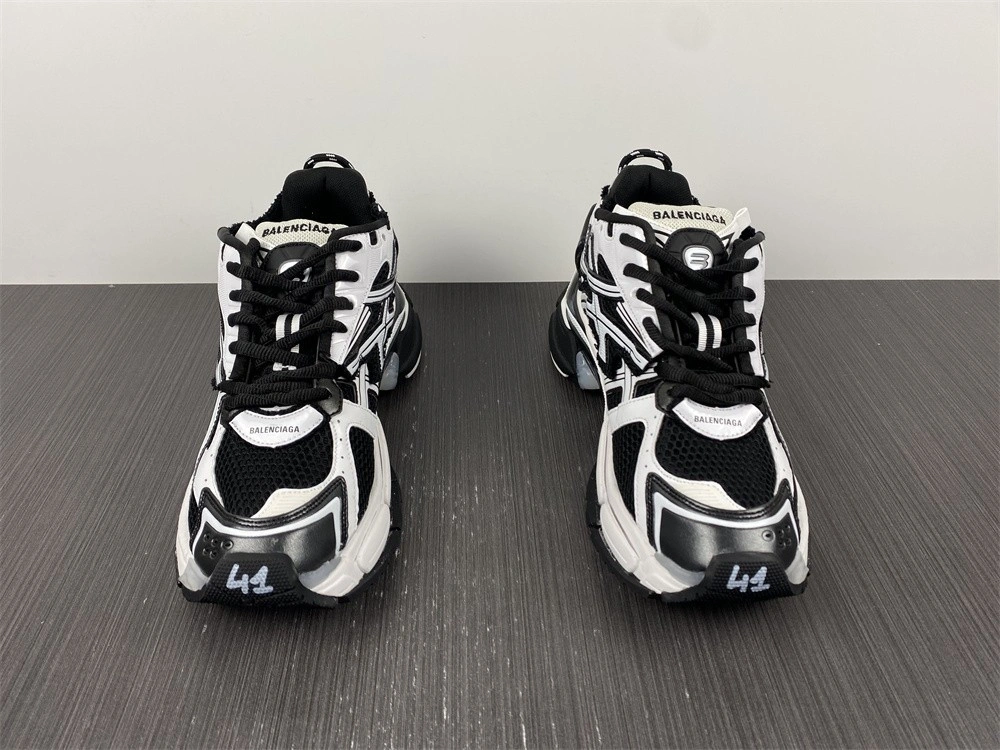 Balenciaga  RUNNER SNEAKER   677403W3RB29010