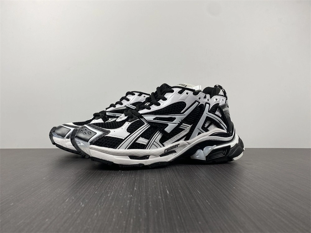 Balenciaga  RUNNER SNEAKER   677403W3RB29010