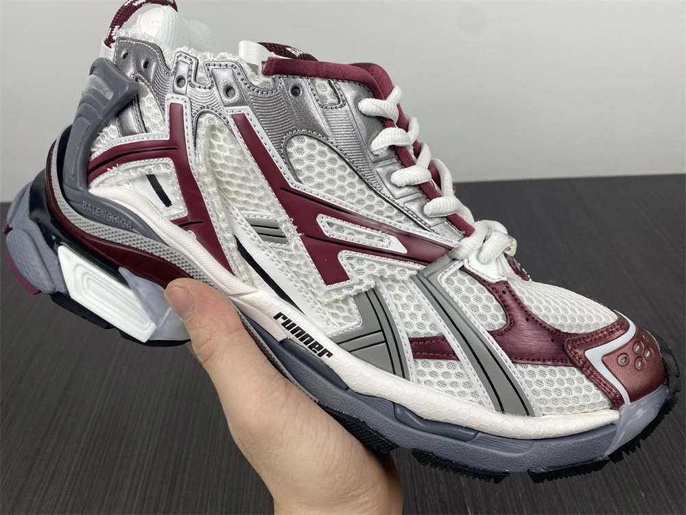 Balenciaga  RUNNER SNEAKER  677403W3RB89069