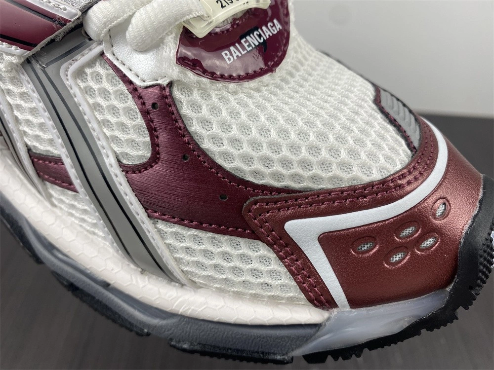 Balenciaga  RUNNER SNEAKER  677403W3RB89069