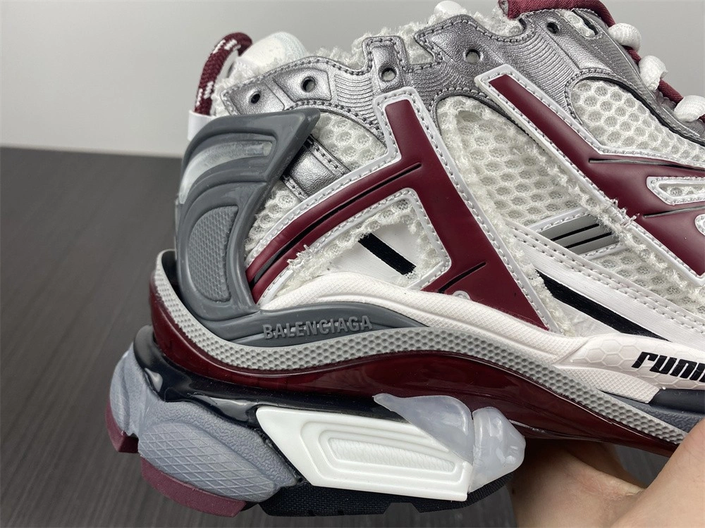 Balenciaga  RUNNER SNEAKER  677403W3RB89069