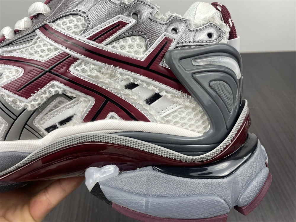 Balenciaga  RUNNER SNEAKER  677403W3RB89069