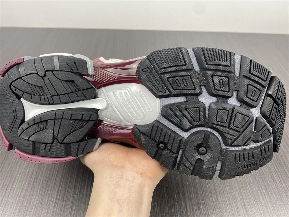 Balenciaga  RUNNER SNEAKER  677403W3RB89069