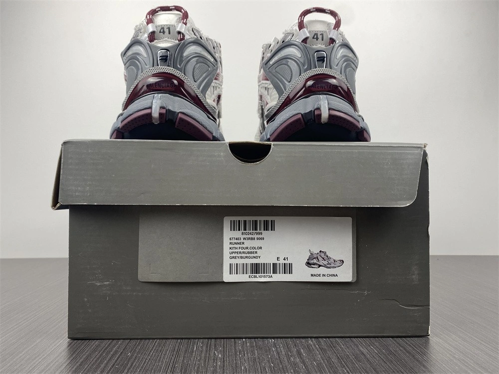Balenciaga  RUNNER SNEAKER  677403W3RB89069